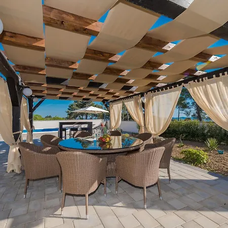 Beautiful Horizon Villa